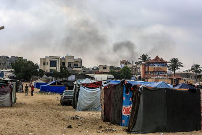 srail ordusu, bugn Gazze eridi'nin gneyindeki Refah kentinde yerinden edilen Filistinlilerin kald adr blgesini bombalad.    Saldrda 11 kiinin hayatn kaybettii, en az 40 kiinin yaraland bildirildi.