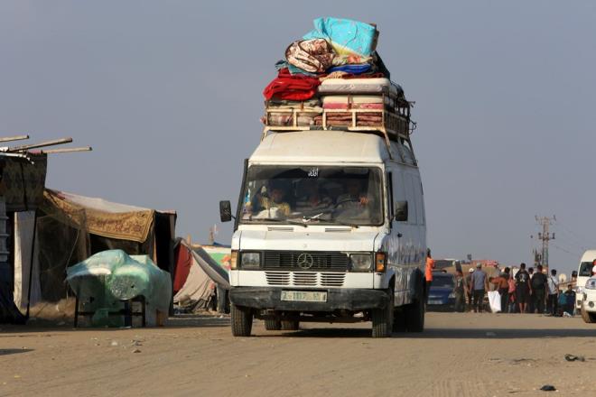 Evlerini terk edip bu blgeye snan insanlar, su, gda, temizlik ve salk hizmetleri konusunda byk yoksunluk yayor.