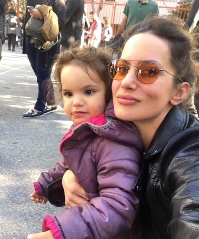 41 yandaki gzel isim fit grntsyle dikkat ekti. Denizin ve gnein tadn karan Yldz Asyal kariyerine mzisyen olarak devam ediyor.