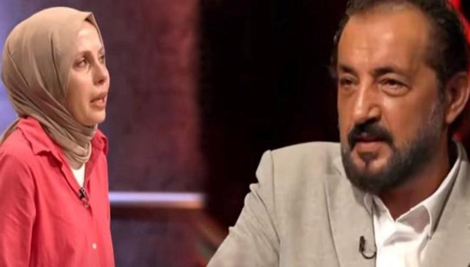 Yalnkaya szlerine yle devam etti:<p>    "Askerlik ubesine gittim, elimi sakladm. Beni askere alsnlar diye. Daha sonra ehrin iine gittim, pastanenin iinde askerleri grdm. Askerlere dedim ki 'Ben askere gitmek iin elimi sakladm'. Onlar da 'Git hemen askerlik ubesine doruyu syle yoksa askere gittiin zaman daha byk tepkiyle karlaabilirsin, neden sakladn diye' dediler..."<p>    "BU BR LANET DEL"<p>    Yalnkaya "Bu bir lanet deil, bir kaza. Kapnn nnde iki arkadamla oynarken geirdiim bir kaza, ou insan buna kyma makinesi ya da baka eyler diyor. Hayatmzda yaadmz kazalar bizi bir taraftan da tutunmaya, daha ok sarlmaya sevk ediyor. Kolu, aya, vcudunun yars olmayanlar var, azyla ressamlk yapanlar var" dedi.