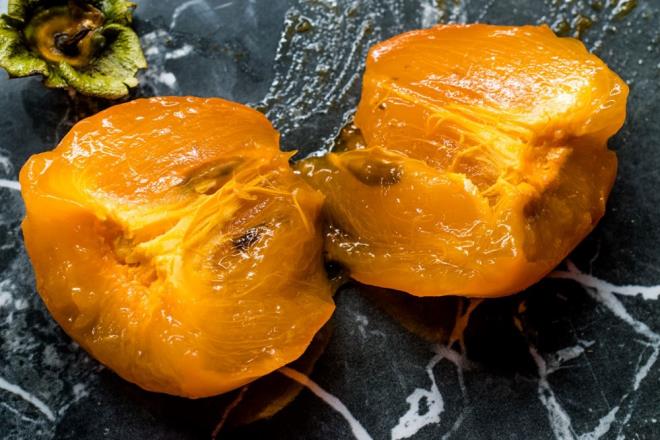 CENNET HURMASI    Cennet Hurmas, yksek eker ierii sayesinde genellikle doal bir tatlandrc ve hzl bir enerji art olarak vlr. Potasyum ve magnezyum gibi temel mineralleri salasalar da eker seviyeleri endie verici derecede yksektir. Tek bir hurma 16 grama kadar eker ierebilir, bu da onlar mevcut en yksek ekerli meyvelerden biri yapar.