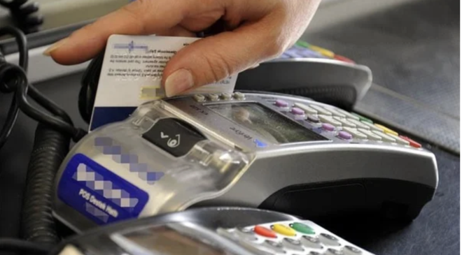 Temmuz ay itibaryla birok bankann, mterilerinin kredi kart limitini drmesi beklenirken, kart limitlerinin aylk gelirin 4 ile 8 kat arasna ekilecei renildi.