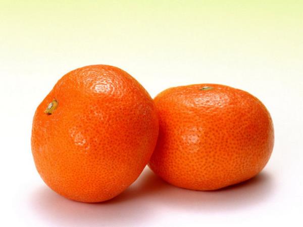 MANDALNA: Zengin C vitamini ieriiyle, souk algnlna, nezle ve gribe kar savunma mekanizmamz glendirir. Ayrca baz besinlerden aldmz demiri aktif hale getirerek bilisel performans arttrr.