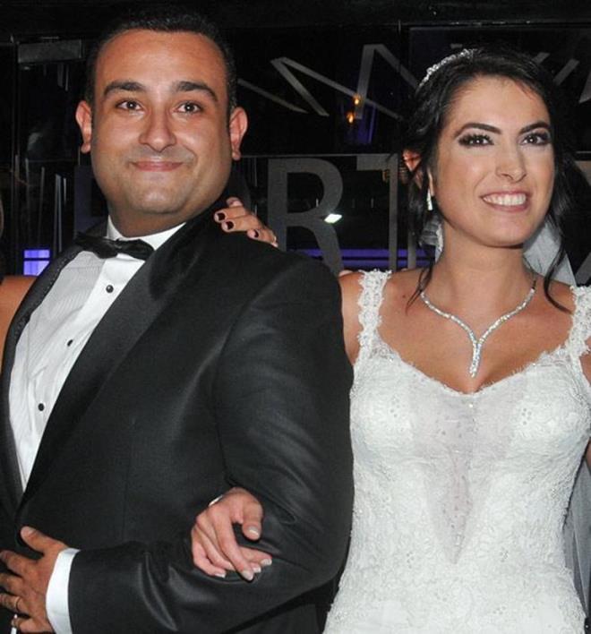 Rt Onur Atilla ile Sinem Ayyldz, 2014'te nikh masasna oturmutu. Kemal ve Uygar adnda iki ocuklar olan ift, 10 yllk evliliklerine getiimiz gnlerde tek celsede nokta koydu.