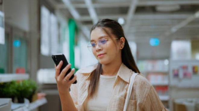 Birini aramasn istemeyin  <p>  Kolaylk salayan bir ilem gibi grnse de numaray kendiniz bulup aramalsnz. Bunu asistan araclyla yapmak yanl kii veya yeri arama gibi sorunlara yol aabilir.