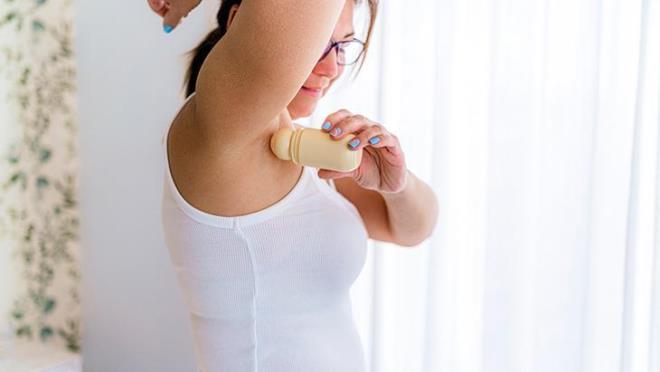 UZUN SREL MARUZ KALINMAMALI    nsan sal ile ilikisi gittike nem kazanan alminyum genellikle zararsz bir bileen olarak biliniyor. Ancak yine de yksek seviyede ya da dk dozlarna uzun sreli maruz kalndnda salk sorunlarna neden olabiliyor. Bu yzden vcuda fazla alminyum alnmas sakncal olabilir.