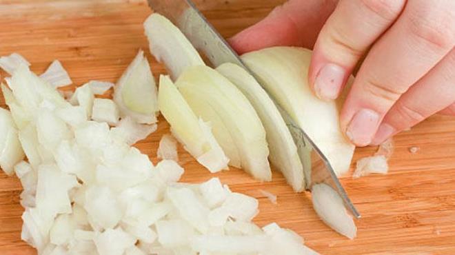 Havalandrma<p>    Soanlar havalandrma salandnda daha uzun mrl olacaktr. Hava almayan kapal kaplarda saklanmalar, nem birikmesine ve rmeye neden olabilir. File torbalar, hava dolam salayarak soanlar uzun sre taze tutar.