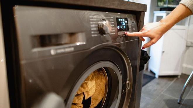 Daha derin bir temizlik iin kyafetleri 20-30 dakika boyunca bir bardak beyaz sirke ve 4 litre lk suda bekletebilirsiniz.