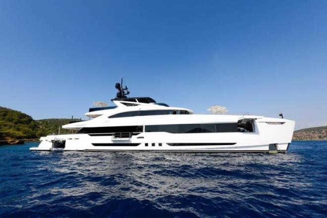 Alt kamaras olan tamamen elik ve alminyumdan retilen yatn i tasarm da dikkat ekiyor.