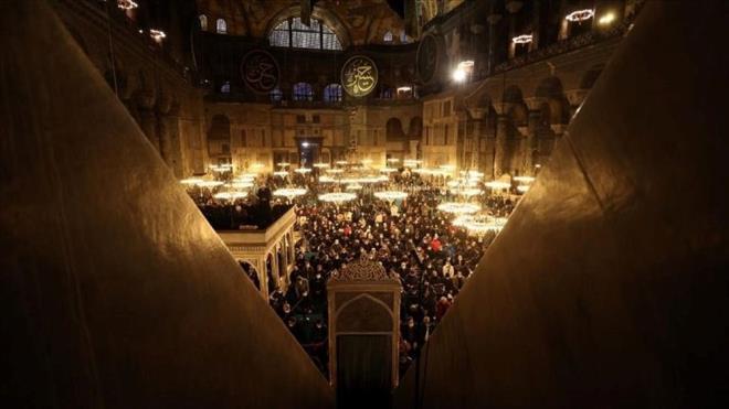 2024 MUHARREM AYI NE ZAMAN?    Diyanet leri Bakanl Din leri Yksek Kurulu Bakanl vakit hesaplarna gre, 2024 hicri ylba tarihi belli oldu.    Buna gre; Bu yl hicri ylba, 7 Temmuz 2024 Pazar gnne denk geliyor. Muharrem ay, 7 Temmuz 2024 Pazar gn idrak edilecek. Bugn ayn zamanda Hicri yln ilk gn dolaysyla ylba olacak.