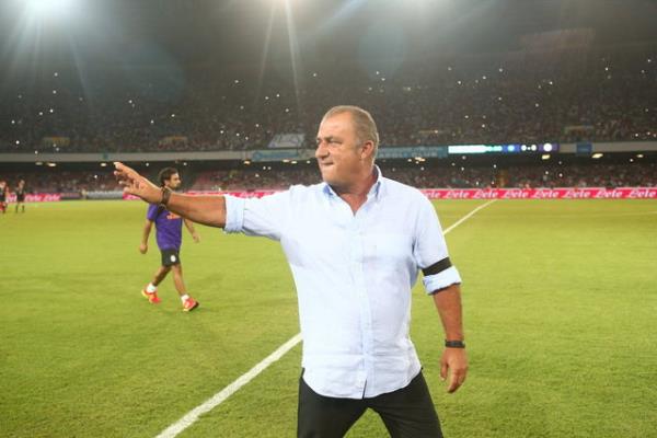 Ancak bu olay kadar, Terim'in ardndan Sar Krmzl futbolcular hakknda kan dedikodular da byk ses getirmiti.
