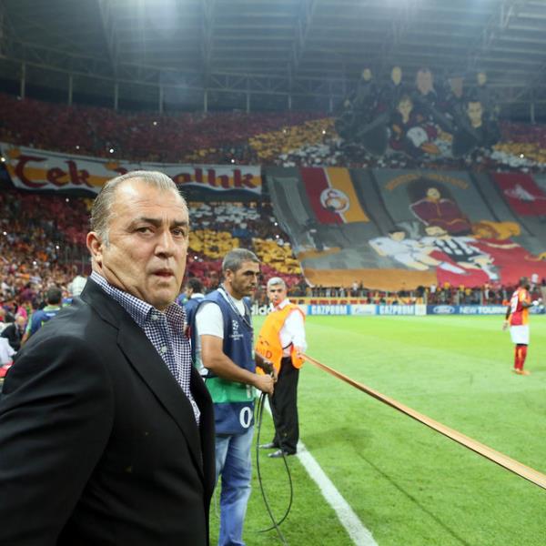 Takmdaki baz futbolcularn da Terim'in zor durumda kalmas iin "kasten" kt oynadklar ifade edilmiti.
