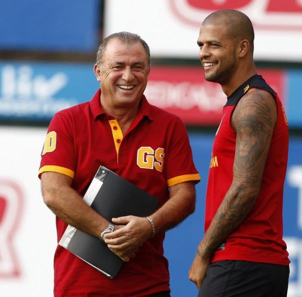 mparator'un kulland bu ifadelerin ardndan soyunma odas buz kesiyor, ama kimi hedef ald hala belirsizliini koruyor.