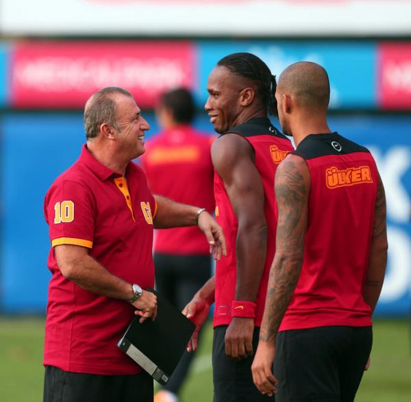 nceki gnlerde yaplan idmanda kan Eboue-Sneijder kavgas da buna balanmt.