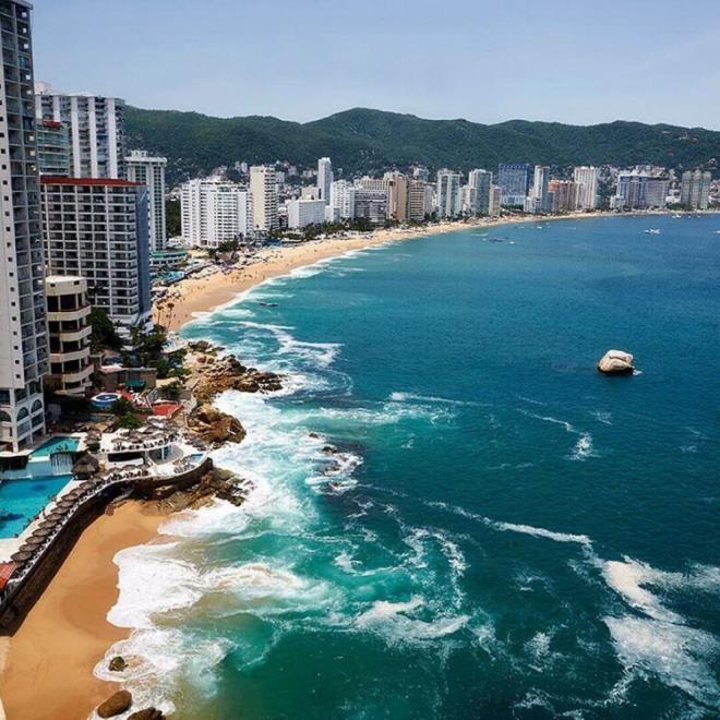 4. ACAPULCO    Meksika'da yer alan Acapulco, bir zamanlar tam bir favori tatil rotasyd. Ancak u anda  779.566 nfusa sahip olan ehirde 100.000 kii bana 111 su oranna sahiptir.