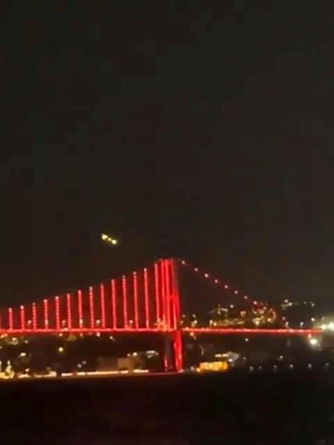 Trkiye'nin birok blgesinde akam saatlerinde gkyznde grlen parlak k ktlesi aaya doru inerek kayboldu.