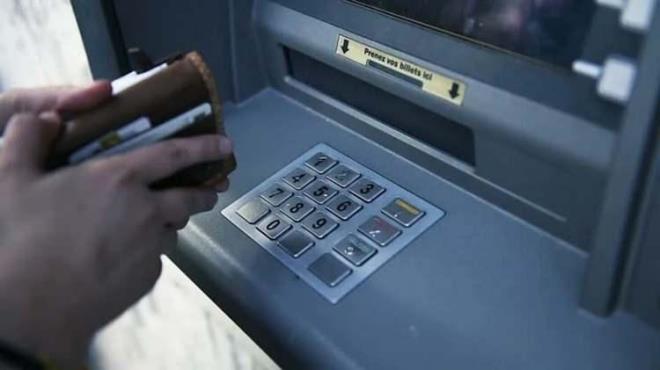 ATM KARTIM YUTULDU, NE YAPMALIYIM?    Eer ATM kartnz yutulursa, kartnz geri almanz 1 ila 2 hafta srebilmektedir. Bu srete bankanzla iletiime geerek kartnzn durumu hakknda bilgi almanz olduka nemli