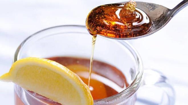 Metabolizmay hzlandrmak iin ortadan ikiye kesilmi limonu 5 bardak suyun iinde kaynatn. Ilklanca 2 kak bal ekleyip 1 bardak iebilirsiniz. Mide almaya balayacaktr.