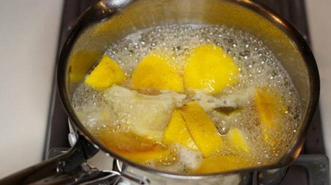 Limonu tek bana tkettiinizde vcuda birok faydal etkisi bulunurken kaynatlm halinin ise bambaka faydalar bulunuyor. zellikle kilo kontrol salamak iin ok etkili bir yntem olduu syleniyor. te limonlar kaynatp suyunu imenin etkileri.