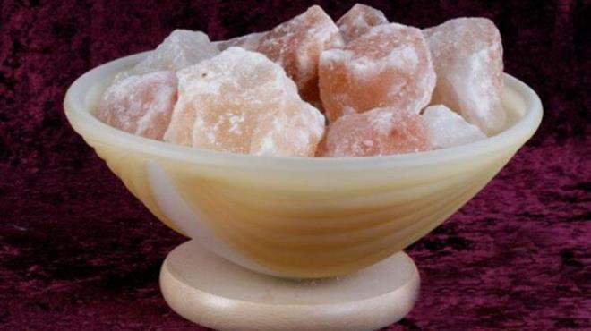 Aile hekimi Dr. Puja Uppal, tuz lambalar hakknda sorulan sorulara aklk getirmek iin eitli salk iddialarn destekleyecek hibir veri olmadn teyit ediyor. Puja Uppal, "Hastalara semptomlarn temel nedenini bilmenin daha nemli olduunu belirtiyorum" diye konuuyor.