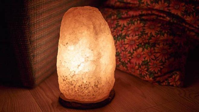 Tuz lambalar dekoratif gzellii dnda tbbi faydalar konusunda birok kiiye pazarlanyor. Tuz lambalarnn iyiletirici zelliine inanlsa da aratrmalar tam olarak netlemi grnmyor. te aratrma detaylar.