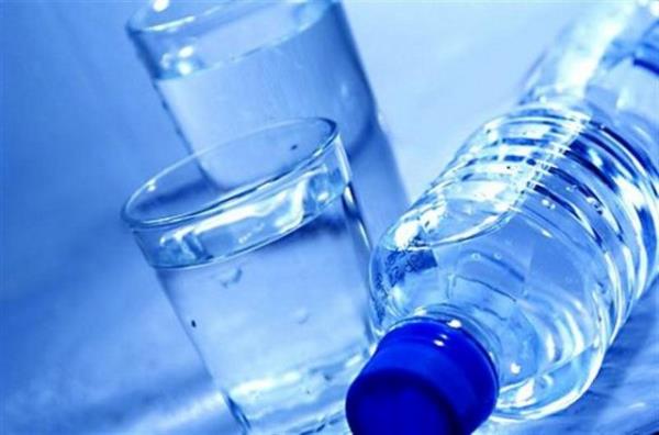 <b>Su</b> Toksinlerin atlmasnda nemli bir ihtiya olan suyun, vcuda pek ok faydas var. Tansiyonun dengede durmasn, vcut ssnn kontrol altnda tutulmasn, hcrelerin tanmas gibi pek ok grevi vcut su sayesinde yerine getirir. Beynin faaliyetlerinin dzgn yerine getirilmesi iin yeterli miktarda su iilmelidir.