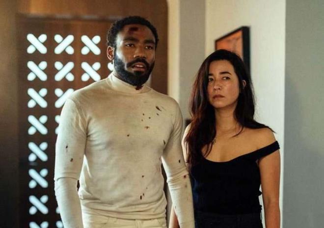 MS & MRS SMITH    (Prime Video)    Bu dizi macera ve romantizmi bir araya getiriyor.