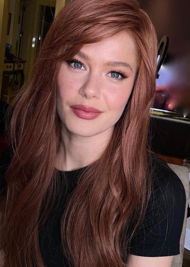 'Hayat arks' dizisiyle nlenen ve son olarak 'Camdaki Kz' ile nne n katan nl oyuncu Burcu Biricik minik kzna verdii ismi daha nce doum gnnde aklamt.