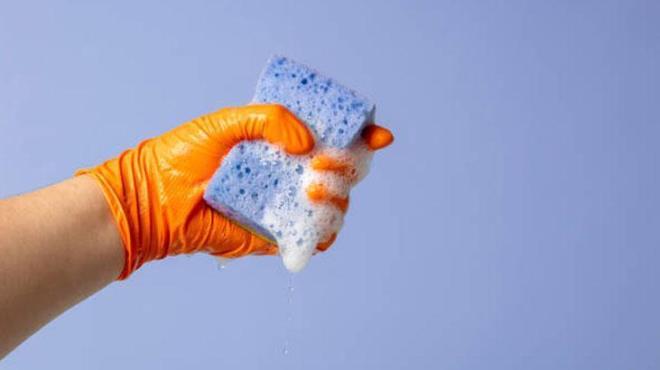 Sngeri mikrodalgadan karmadan nce soumasn bekleyin ve tezgahlar temizlemek, bulaklar ykamak veya sebze ve meyve ekmecesine geri koymak iin yeniden kullanmaya hazrsnz.