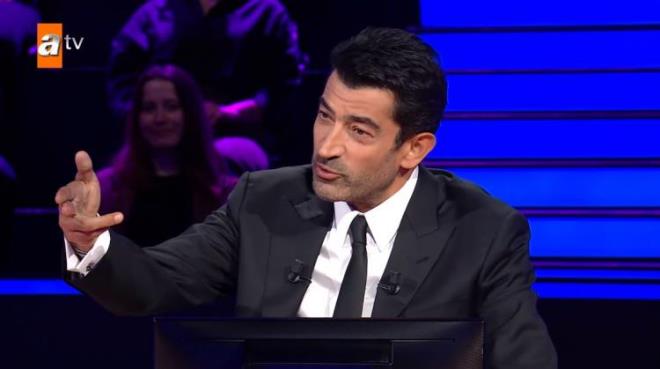 Szlerinin ardndan bir ansn anlatmak isteyen yarmac, Kenan mirzalolu'nun durdurmas zerine szlerini sonlandrd ve 5 bin TL'lik dl alarak yarmadan ayrld.