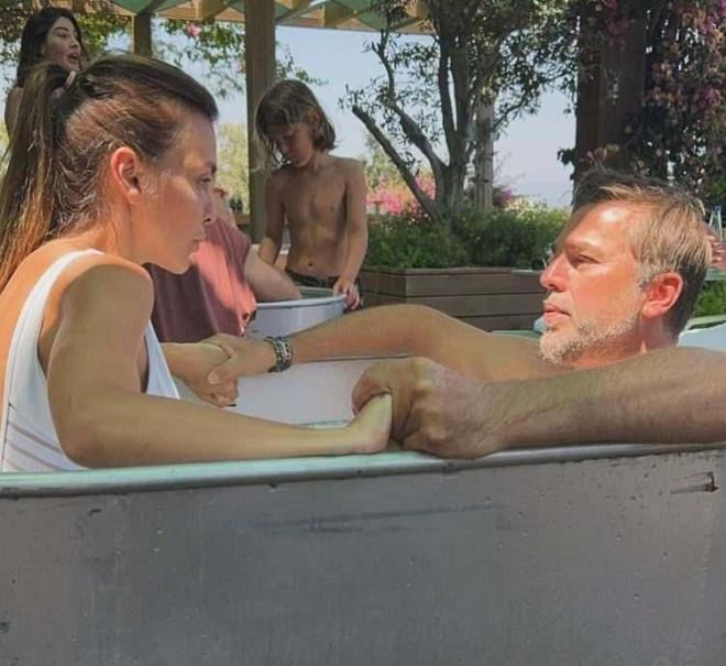 Cleveland Clinic Ortopedik Cerrahi Departmannda spor hekimlii doktoru olan Dr. Dominic King, her ne kadar son yllarda poplariteye dahil olan buz akmnn buz banyolarnn tipik olarak sporcular tarafndan antrenmanlardan sonra aryan kaslar rahatlatmak ve iyilemeyi iyiletirmek iin kullanldn sylese de kantlar tartld.