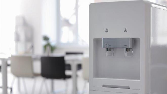 Enfeksiyon Hastalklar ve Mikrobiyoloji Uzman Dr. Bekir Uygun, ?Su sebilleri hayat kolaylatryor ancak periyodik bakmlarnn yaplm olmas gerekiyor. retici firmalarn syledii dorultuda bakmlarnn yaplmas gerekiyor. Kimyasal rnlerin getii yerlerin tahri etmemesi gerekiyor. Belli periyotlarda temizlenmedii srece derelerde olduu gibi, yosun tutabilir, baz bakteri virs veya mantarlarn remesine neden olabilir. Bununla birlikte kiilerde ishal, Hepatit A, Hepatit E gibi hastalklara neden olabilir" diye konutu.