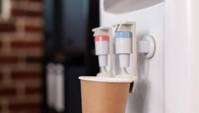 Biz vatandalarmz bu konuda uyarmaya alyoruz. Scaklarla artan yosunlamadan nedeniyle temizlik talebi artt. Sudaki koku ve tat deiimlerinin sebebi de bu temizlikten kaynaklanyor. 200 ila 250 lira arasnda bir fiyat var ancak vatandalar uygun solsyonu alarak bu temizlii kendisi de yapabilir" dedi.