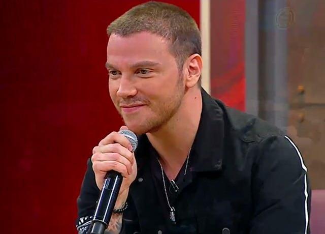 ALLAH TM HOCALARIMIZDAN RAZI OLSUN"    Akl o anlar Instagram hesabndan ?Konya/Hyk Konserimin en gzel anyd.. lkokul retmenim Ayla hocamn bana yapt srpriz.. Elinde fotoraflarla, alayrak sahneye geli&#8203;i...Onu ok seviyorum.. Allah tm hocalarmzdan raz olsun...Bu kavumaya vesile olanlara teekkr ederim...? notu ile paylat.