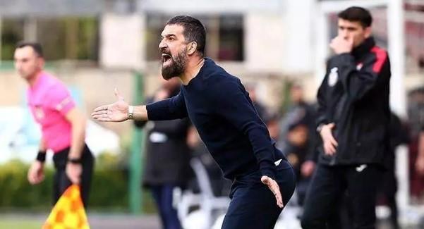 10 AY HAPSE MAHKUM EDLD  <p>    Getiimiz gnlerde stanbul Asliye Ceza Mahkemesinde hakim karsna kan Yksel Turan sz konusu yapda basit tadilatlar yapldn herhangi bir kaak yaplama amacnn gdlmediini belirtti.    <BR>  Mahkeme dava srecinde dosyaya atana bilirkiinin raporda kaak yaplamaya gidildiini belirterek Yksel Turan?n 'mar Kirliliine Neden Olmak' suunu ilediinin sabit olduunu belirterek 10 ay hapse mahkum edilmesine karar verdi.