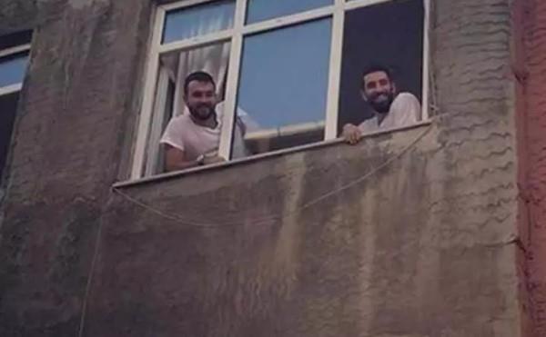 Arda Turan'n byd Bayrampaa'daki baba evinde kaak yaplamaya gidildiinin ortaya kmasnn ardndan Anne Yksel Turan'a dava almt.     Bayrampaa Belediye Bakanl tarafndan yaplan incelemelerde, bodrum, zemin, 1, 2 ve 3'nc kattan oluan binann iskanl olduu ancak 2020 ylnda binaya kaak bamsz at kat blm yapld belirlenmiti.