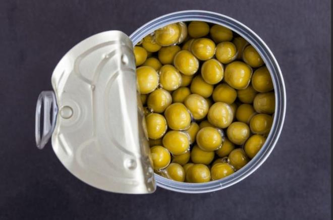 KONSERVE GIDALAR    Bezelye, garnitr gibi gdalarnda iinde su olmasndan dolay dondurucularda saklanlmas nerilmiyor. nk iinde bulunan su souk havayla birlikte genleiyor ve konserve rnn patlamasna sebep oluyor. Bu durum ciddi problemlere yol aabiliyor.