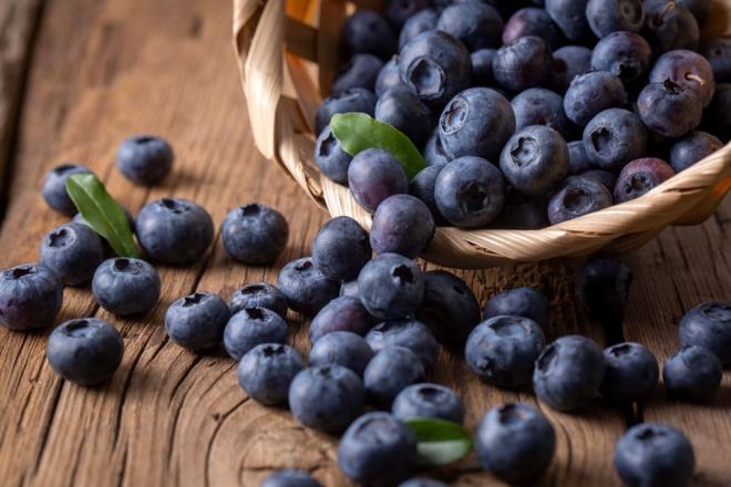 Bu 6 yiyecek beyninizin her gün daha iyi çalışmasına yardımcı olabilir. YABAN MERSİNİ Yaban mersininde bol miktarda bulunan antioksidanların, özellikle de flavonoidlerin, bilişsel performansı arttırdığı ve beynin yaşlanma sürecini yavaşlattığı bilinmektedir.
