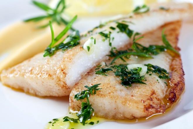 YAĞLI BALIK Omega-3 yağ asitleri, özellikle DHA (dokosaheksaenoik asit), somon, uskumru ve sardalya gibi yağlı balıklarda bol miktarda bulunur.