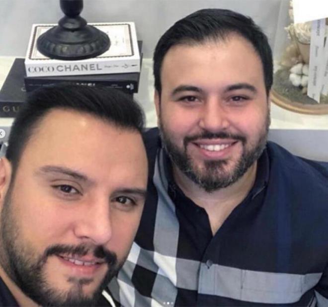 2018 ylnda Buse Varol ile nikah masasna oturan ve bir yl sonra olu Burak', 2021'de de kz Eliz'i kucana alan Alian; ayn zamanda menajeri de olan kardei Seluk Tekta' Temmuz 2021'de henz 41 yandayken koronavirs sebebiyle kaybetmiti.  <p>  Kardeinin vefatndan sonra yengesine ve yeenlerine sahip kp, onlar kendi ailesinden ayrmayan arkc, 2 Mart'ta annesi Suzan Tekta'n doum gnn kutlamt.