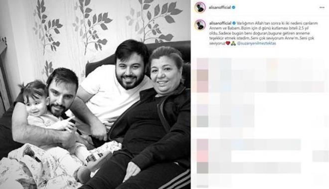 "BZM N DOUM GN KUTLAMASI BTEL 2.5 YIL OLDU"<p>    Instagram sayfasndan annesi ve hayatn kaybeden kardei ile ekilen siyah-beyaz bir karesini yaynlayan Alian, gnderisine u mesaj yazmt:<p>Varlmn Allah?tan sonraki iki nedeni canlarm annem ve babam... Bizim iin doum gn kutlamas biteli 2,5 yl oldu. Sadece bugn beni douran, bugne getiren anneme teekkr etmek istedim. Seni ok seviyorum Anne?m. Seni ok seviyoruz.