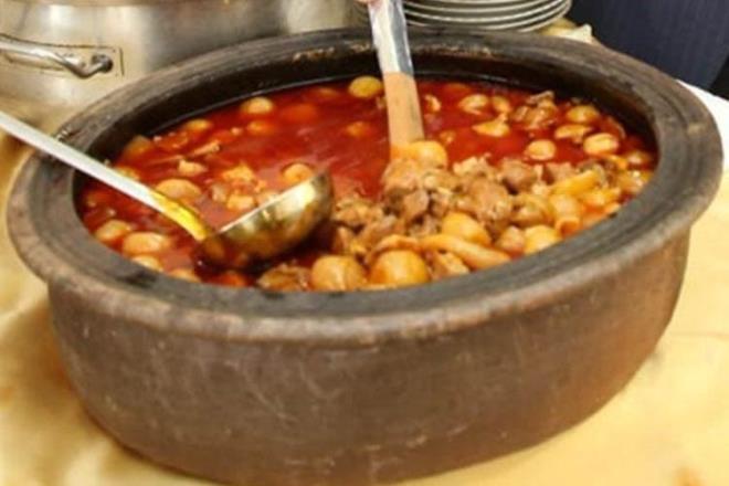 SARIMSAKLI ET    ankr mutfann zgn yemei sarmsakl et de corafi iaretli rnler arasna katld.