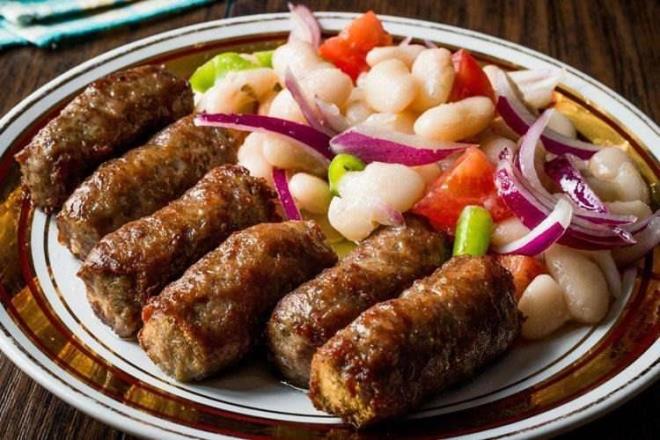 NEGL KFTE    Bursa?nn lezzetli rnlerinden biri olan negl kftenin tescillenmesi piirilme ekillerinden kaynaklanmaktadr.