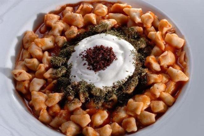 KAYSER MANTISI    Adndanda anlalaca gibi Kayseri mants tescillenerek Kayseri'ye verimitir.