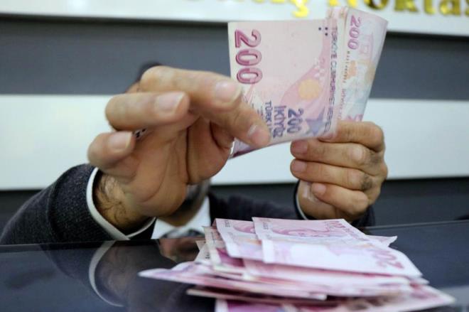 Dnya gazetesinde yer alan habere gre imdilik sadece Trkiye  Bankas, Trkiye Ekonomi Bankas (TEB) Albaraka Trk ve Halk Bank, BES birikimleri karl mterilerine kredi vermeye balad. ,ncelikle bu krediyi kullananlar ortalama kredi koullarna gre daha uygun artlarla, daha dk faizle finansman salayabilecek.