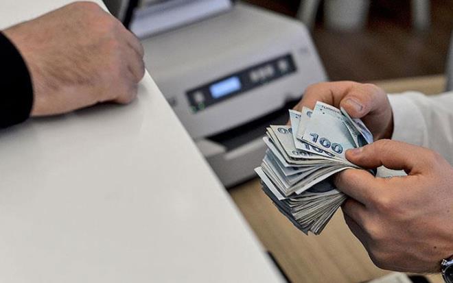 Trkiye  Bankas, TEB, Halkbank ve Albaraka Trk haziran aynda yasal dzenlemesi tamamlanan BES teminatl kredi rnn mterilerine sunmaya balad. Artk BES'te biriken fonlarn teminat gsterenler bu birikimlerinin %80 veya %100' kadar kredi kullanabiliyorlar.