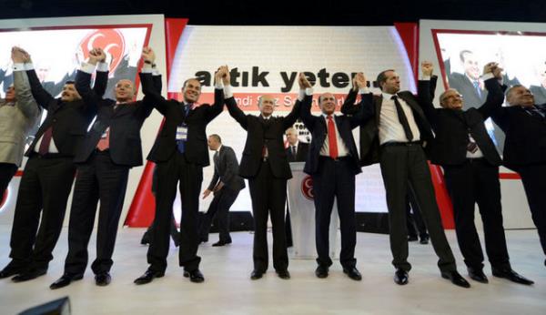 Adaylar arasnda eski milli futbolcu da var