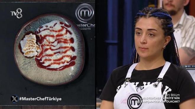 Deniz'e, "O tatl�n�n ayakta durmas�, s�slenmesi, buraya kadar do�ru d�zg�n servis edilmesi senin g�revin. Dolay�s�yla �n�m�zde bir tatl� yok ki de�erlendirelim. Sen �nce malzemene sahip ��kmay� ��reneceksin." dedi.