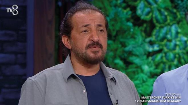 '���NE KARI�ILINCA B�RAZ KIZIYOR'<p>    Mehmet �ef, Eda'yla ilgili j�ri �yesi olan arkada�lar�na "�ok i�ine kar���l�nca biraz k�z�yor. �kinize de s�yleyeyim. Yan�na gidip d�n benim yapt���m gibi bunda pul var, k�z�m bak o pulu almazsan bal��a sos ge�mez' gibi �eyler s�yledi�imizde bize bir dur, bir sab�rl� ol, taba�� ye �ekline geliyor. �ok direk ��k��lar yapmay�n" dedi.  Eski e�ler B�lent Emrah Parlak ile Burcu G�nder, Harbiye A��khava'da kar��la�t�!