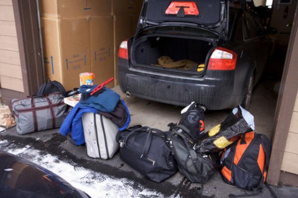 Tatile karken valizlerinizi arabaya yerletirmekte acele edin. Fazla dikkat ekmeyin...